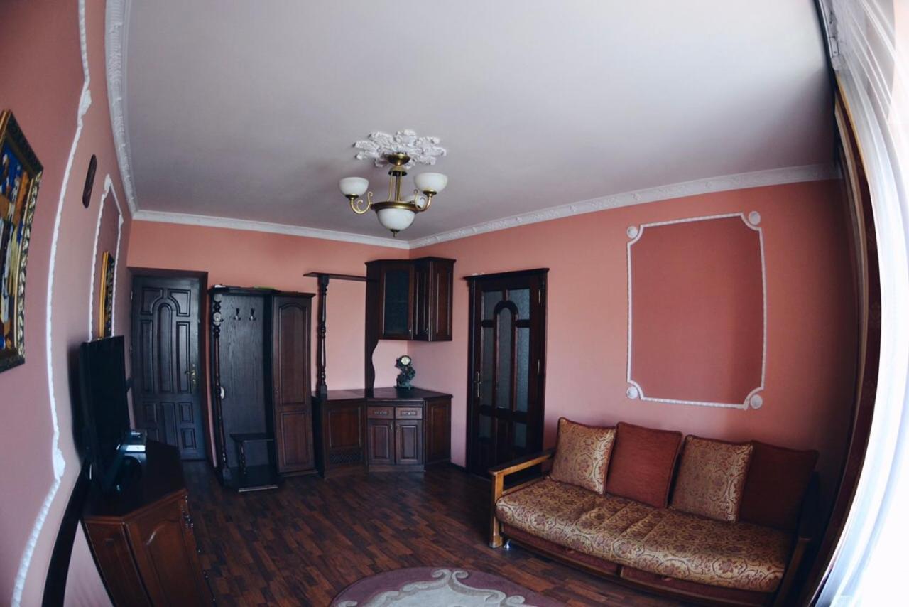 3-Room Apartments In Central City Lviv Eksteriør bilde